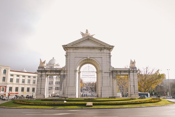 Quels sont les avantages du tourisme local en période de crise ?